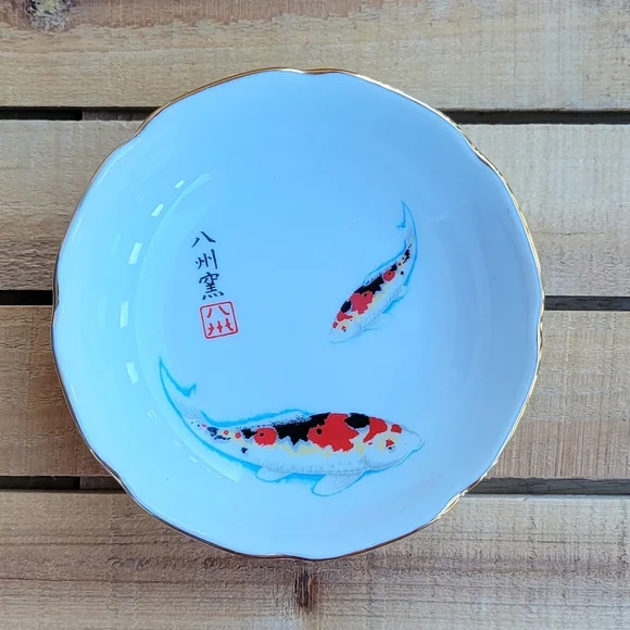 Vintage Japanese Flower-Shaped Bowl With Koi Fish Gold Trim Marked Hasshu-Gama - Picture 4 of 16